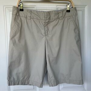 •TOMMY HILFIGER• Khaki Flat Front Bermuda Length Shorts - Size 10